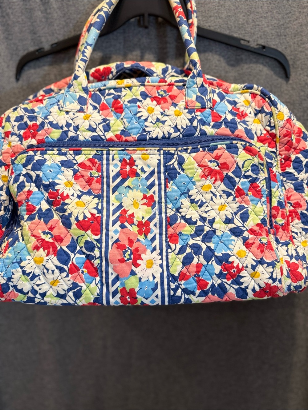 Vera Bradley Quilted Travel Bag “Summer Cottage” Pre-owned. Fair condition - Picture 7 of 12